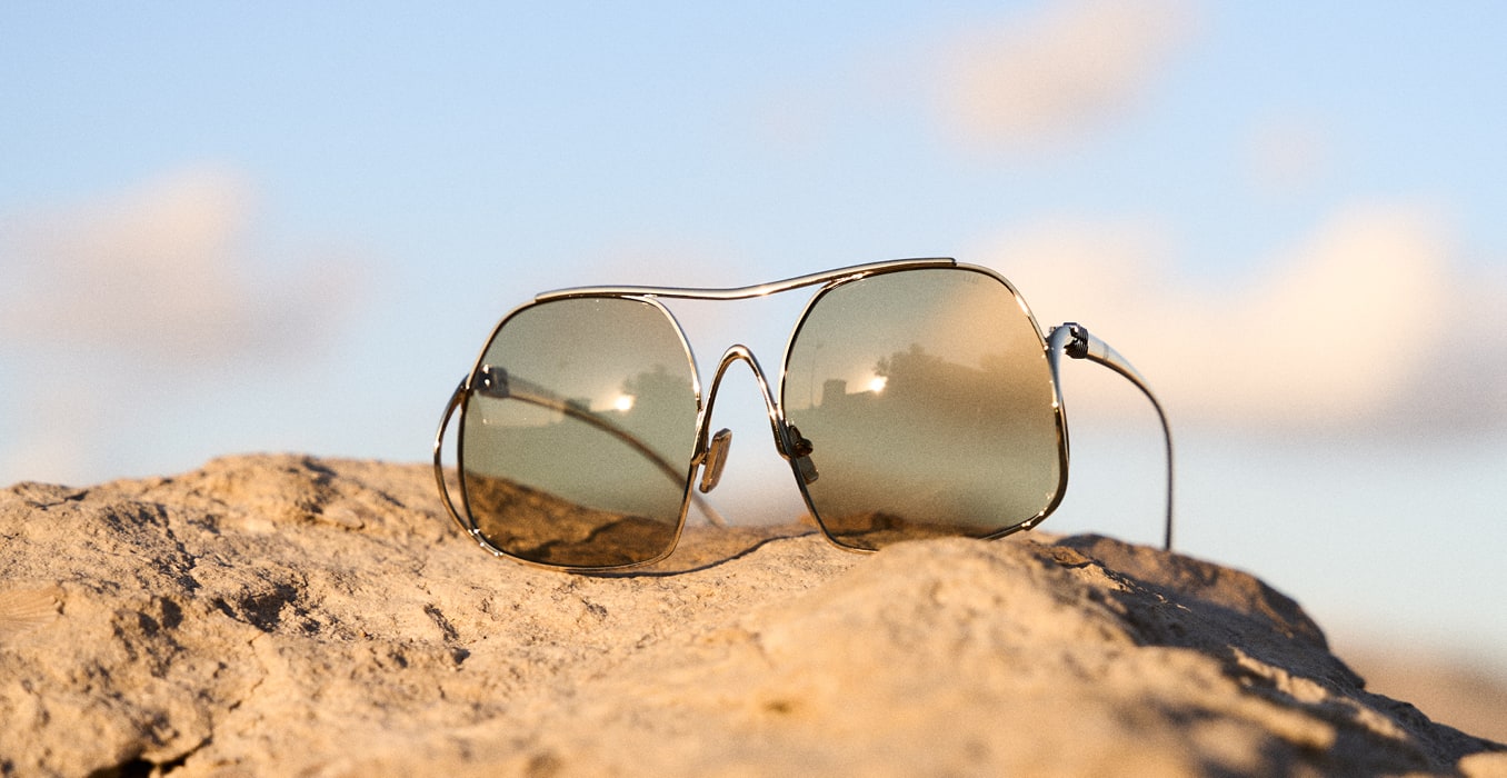 镜中藏光，映现未来