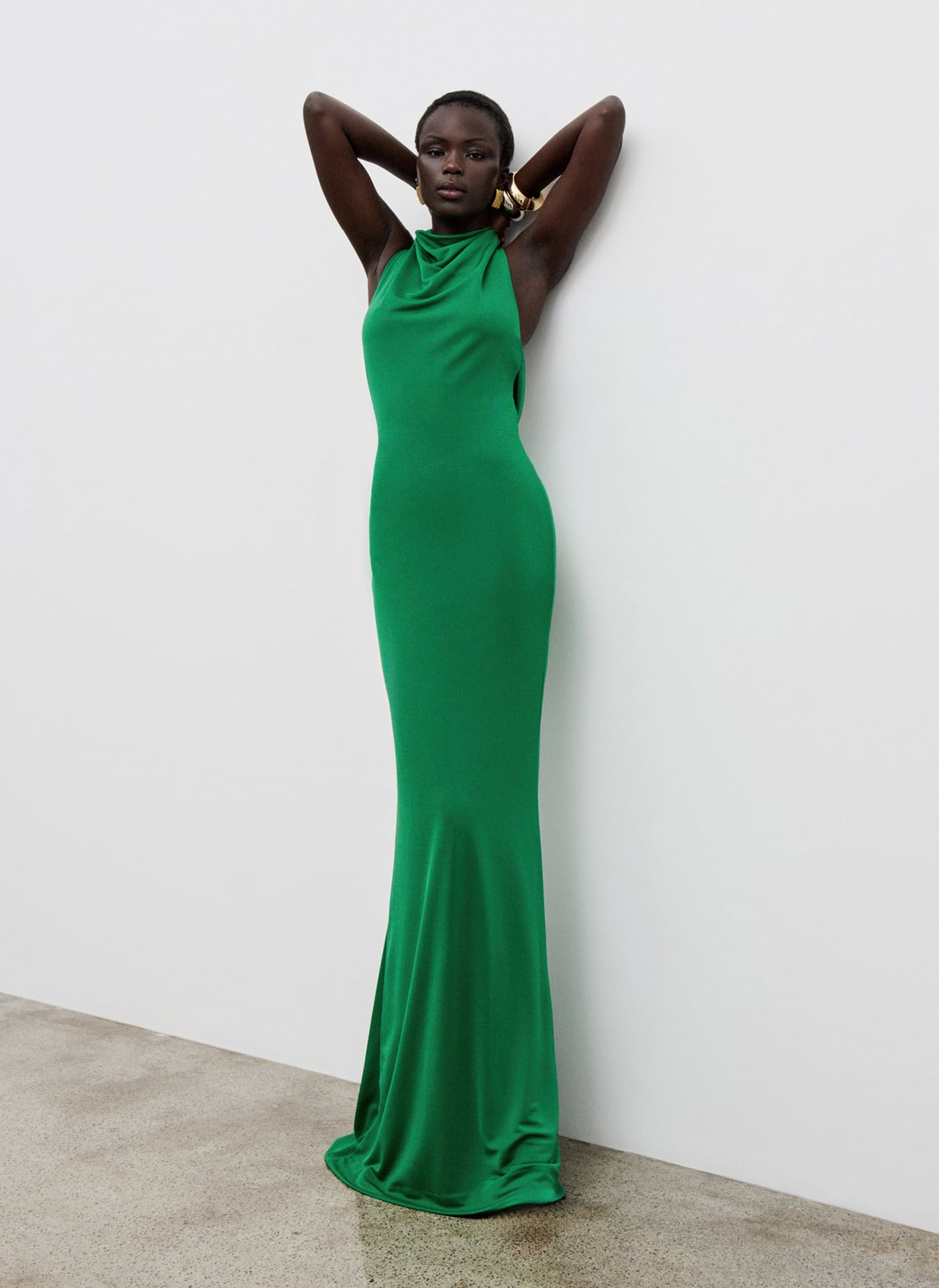 不言张扬，款款出席